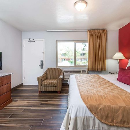 Ramada By Wyndham Near Seaworld / Mission Beach San Diego Exterior foto