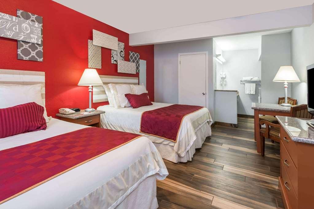 Ramada By Wyndham Near Seaworld / Mission Beach San Diego Exterior foto